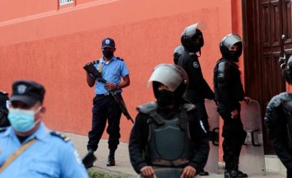 Nicaragua: Policía ingresó a la curia episcopal y se llevó a monseñor Rolando Álvarez 