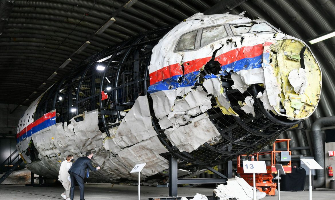 La justicia holandesa dicta cadena perpetua para dos rusos y un ucranio por el derribo con un misil del vuelo MH17 