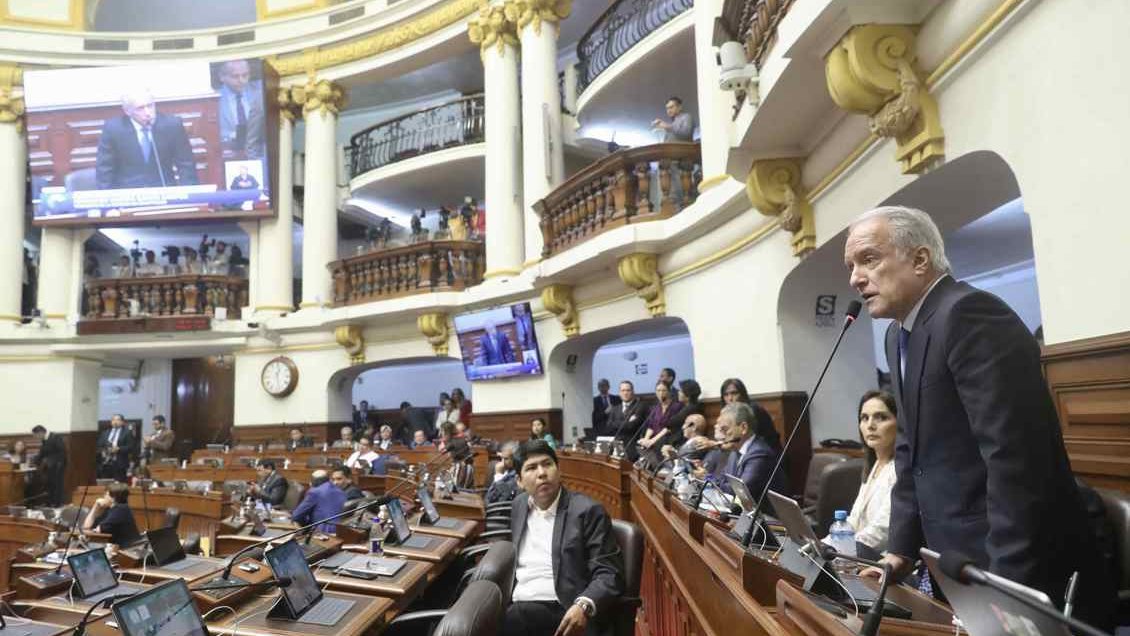 Congreso de Perú debatirá un adelanto electoral con consulta de constituyente