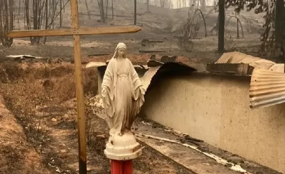 Imagen de la Virgen permanece intacta tras incendio de una iglesia en Chile