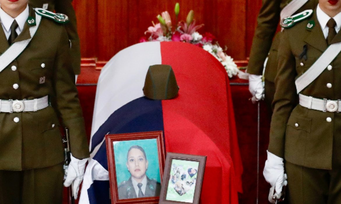 General Yáñez en el funeral de la carabinera Olivares: «Hasta cuándo debemos doblegarnos ante el dolor»