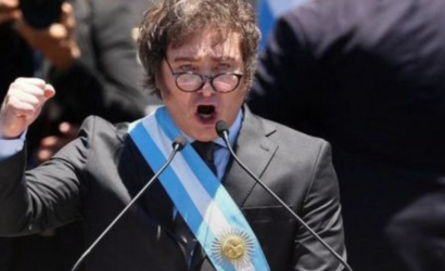 Devaluación del peso y otras 9 medidas anunciadas por el gobierno de Milei para hacer frente a la crisis en Argentina (y las dudas que dejan)