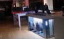 Captan a dispositivos «Alexa» rezando durante la madrugada en tienda departamental de CDMX
