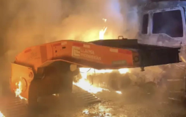 Atentado en Pillanlelbún deja 17 máquinas y camiones quemados