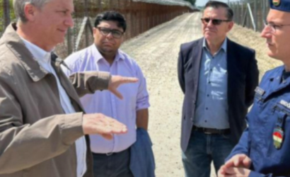 Kast regresa de Hungría con propuesta para construir un muro en la frontera de Chile y Bolivia Kast regresa de Hungría con propuesta para construir un muro en la frontera de Chile y Bolivia