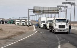 Camioneros del norte anuncian paro indefinido desde el lunes por seguridad y alza de combustibles 