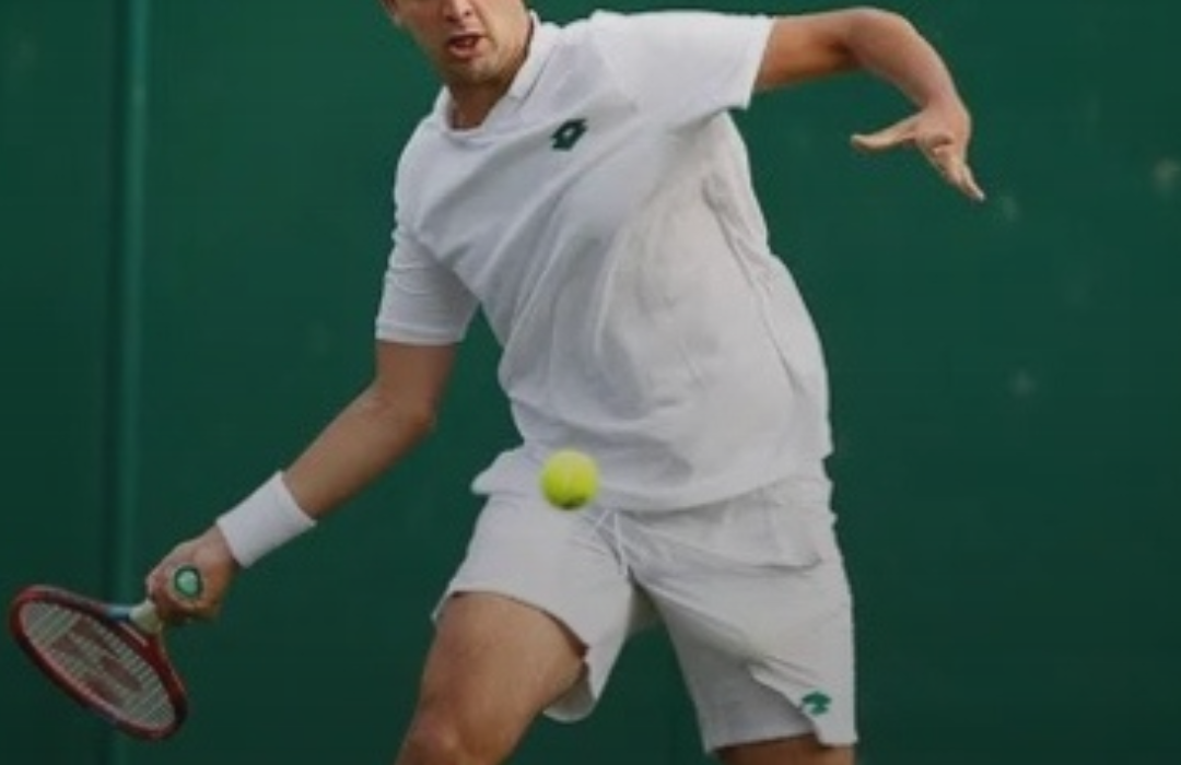 Tomás Barrios logró tremendo triunfo y quedó a un paso del cuadro principal en Wimbledon