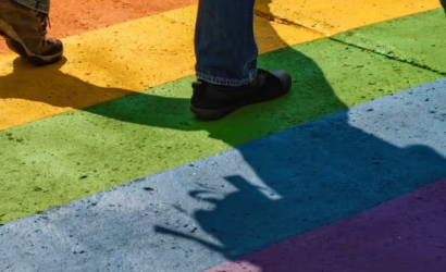 Una ciudad de Alberta Canadá, votará sobre el estatuto que prohibiría las banderas del arco iris y los pasos de peatones